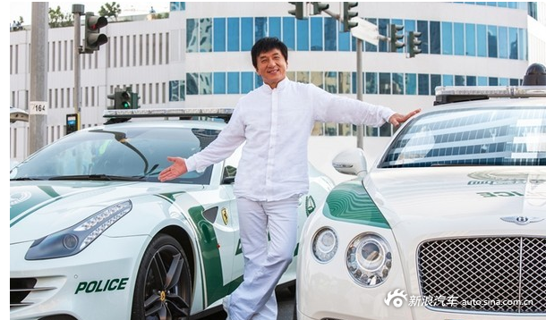 小龙女与哥哥房祖名颇似,成龙开豪车却拒不讲