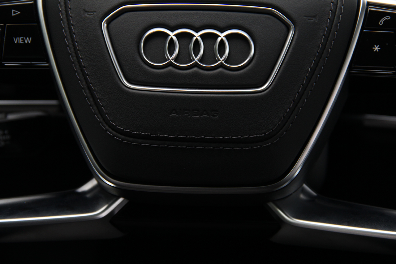 2018款奥迪A8L 3.0T自动55 TFSI quattro豪华型