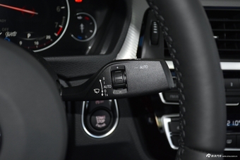 2019款宝马3系2.0T自动运动曜夜版320i M