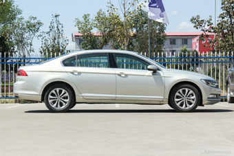 2018款迈腾改款1.8T自动330TSI DSG豪华型