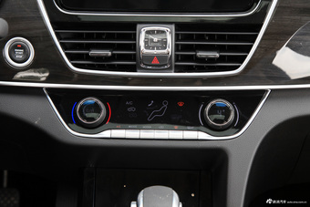 2017款宝骏560 1.5T DCT尊享型