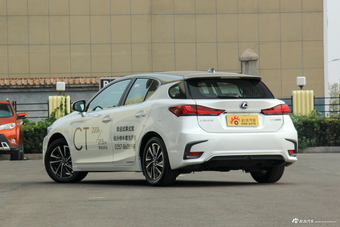 2017款雷克萨斯CT200h 舒适版双色
