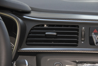 2016款科雷嘉2.0L自动四驱至尊版