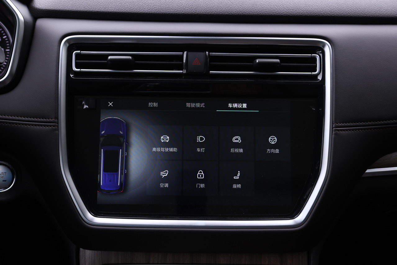 2018款荣威RX8 2.0T自动智联网四驱至尊版