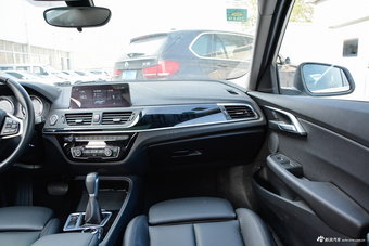 2018款宝马1系118i自动时尚型