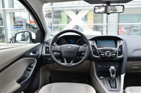 2017款福克斯三厢1.6L自动舒适型智行版