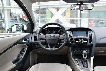 2017款福克斯三厢1.6L自动舒适型智行版