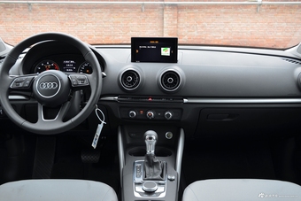 2018款奥迪A3 30周年型1.4T自动Sportback 35 TFSI进取型