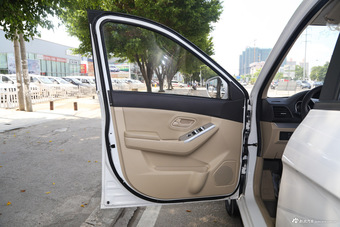 2015款启腾EX80 1.5L手动舒适型