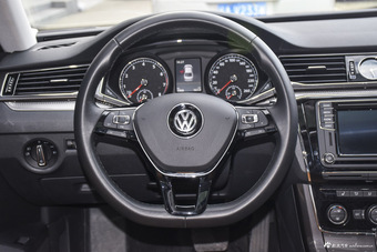 2016款帕萨特1.8T自动尊荣版330TSI