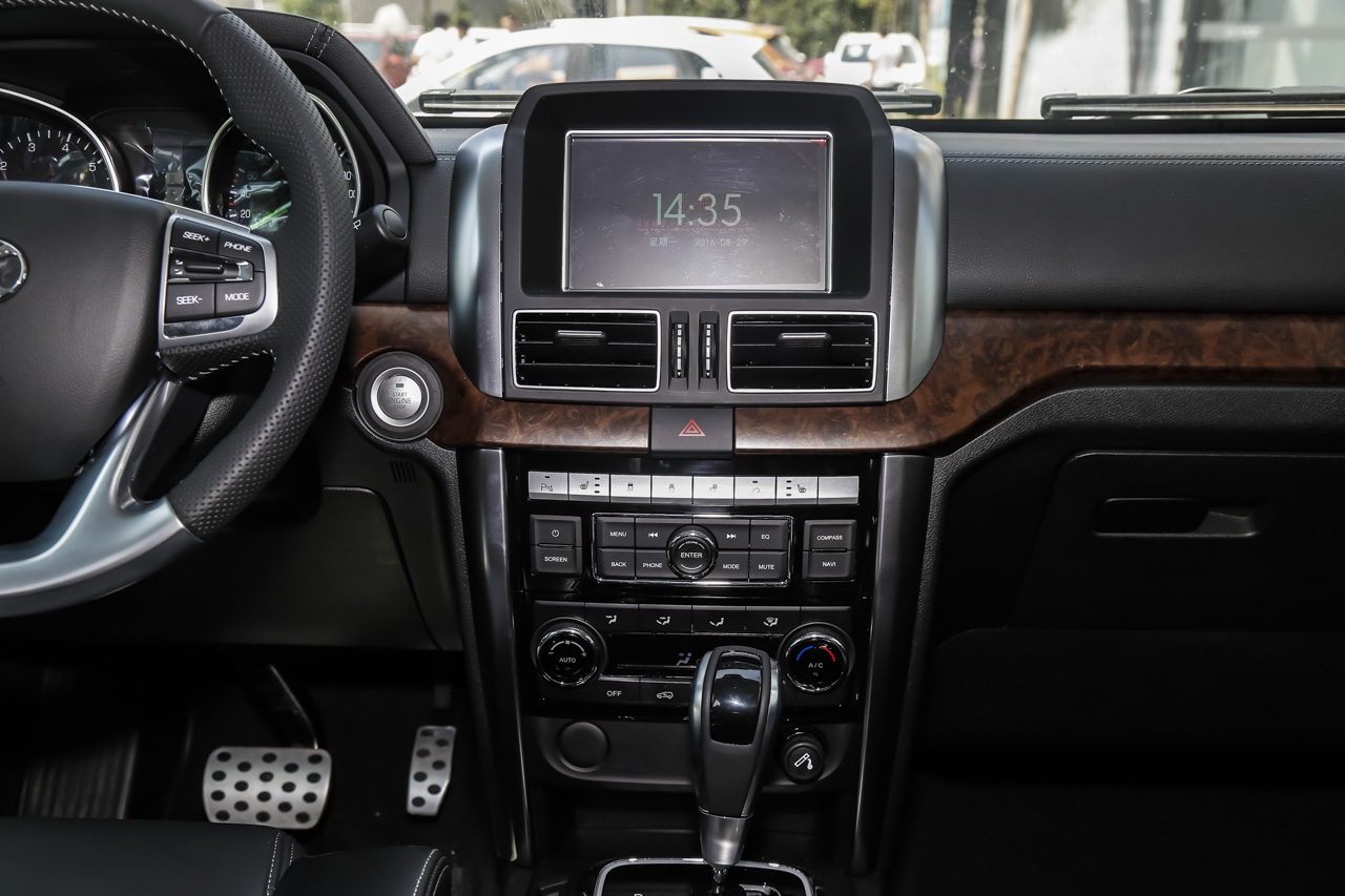 2016年北京BJ80 2.3T自动尊贵版