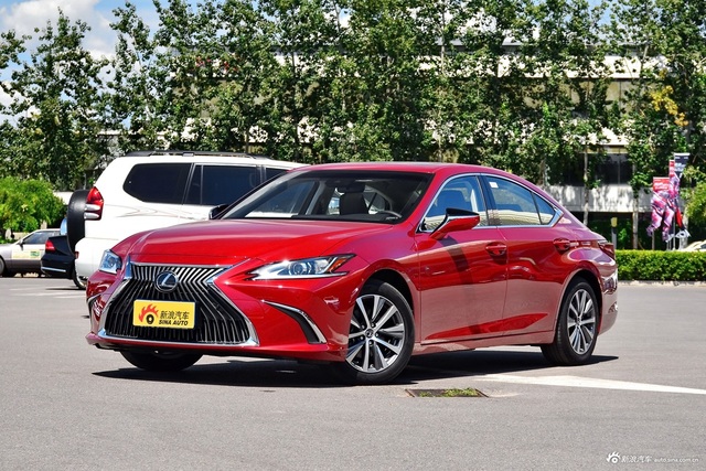 2018款雷克萨斯ES 2.0L自动200豪华版