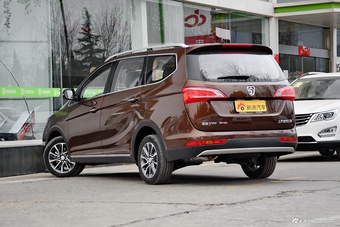 2017款宝骏730 1.5T手动尊享型7座