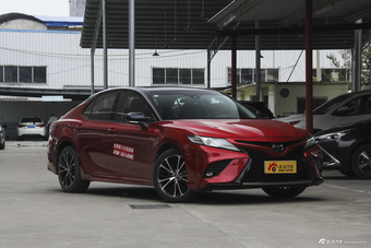 2018款凯美瑞2.5S自动锋尚版