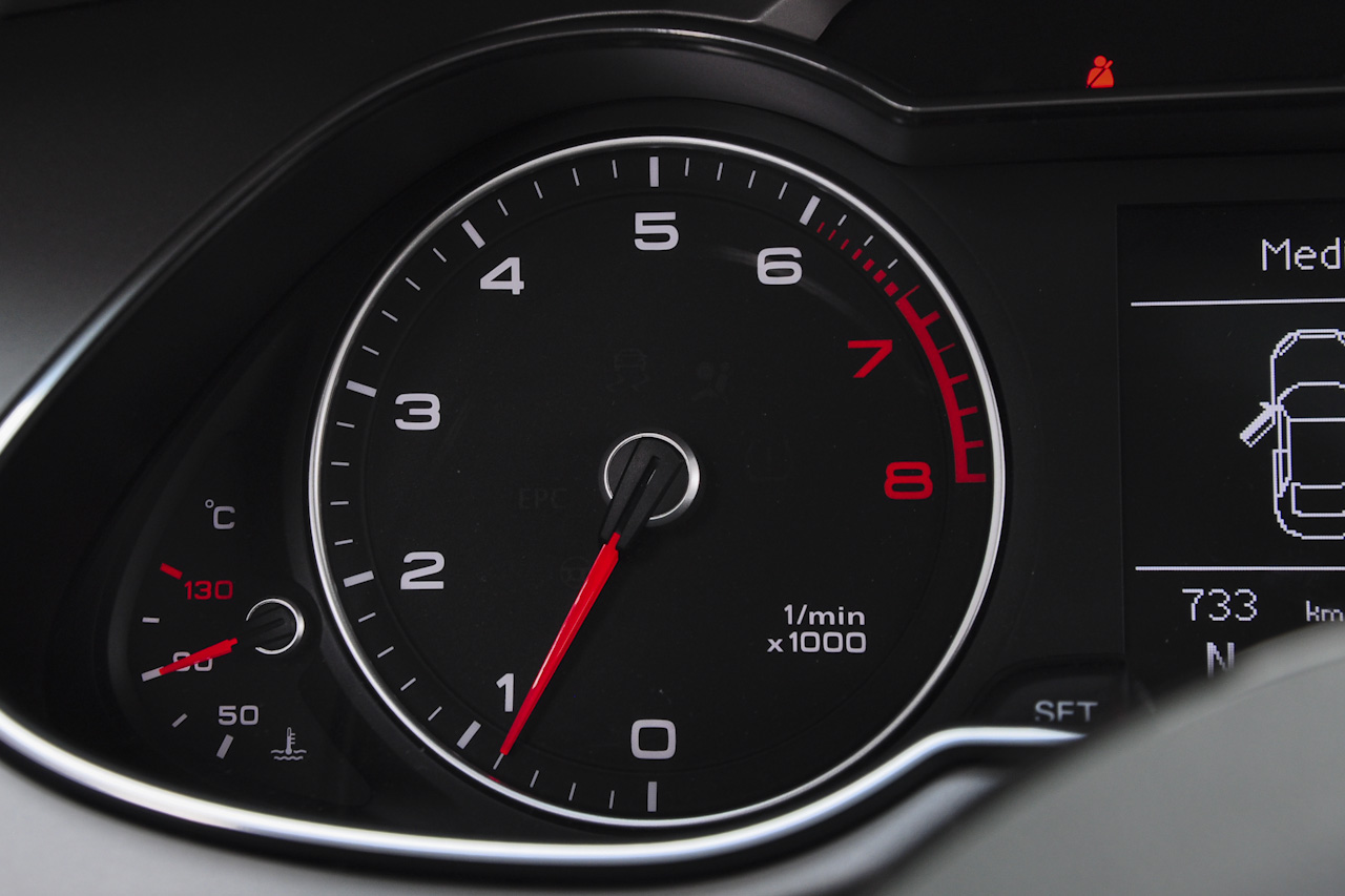 2016款奥迪A4L 2.0T自动35TFSI典藏版标准型 白金色