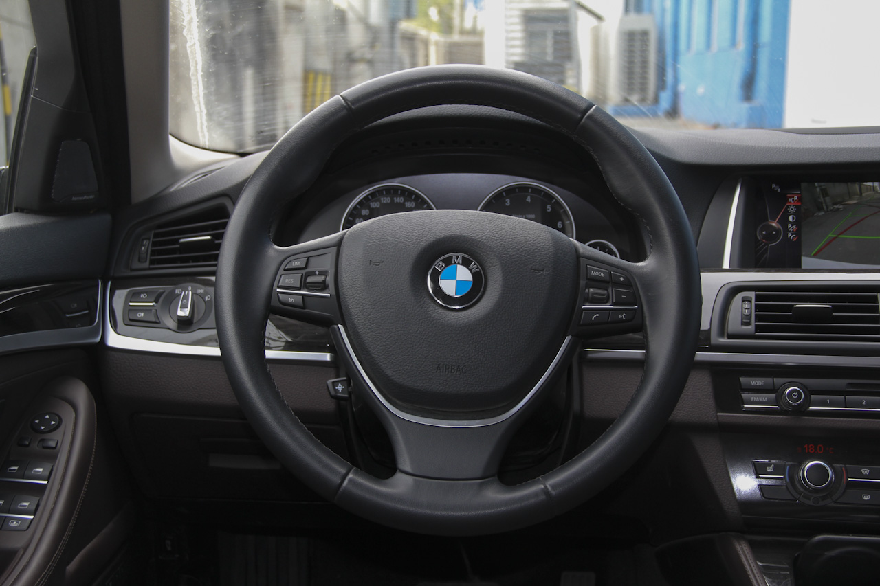 2017款宝马5系525Li 2.0T自动豪华设计套装 