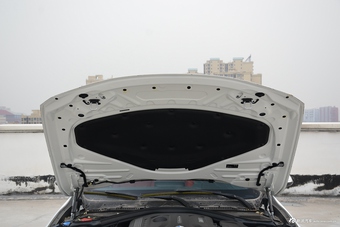 2017款宝马3系2.0T自动M运动型330i（白）