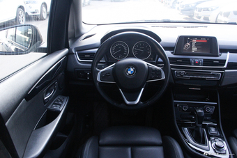 2016款宝马2系旅行车218i 1.5T自动运动设计套装 