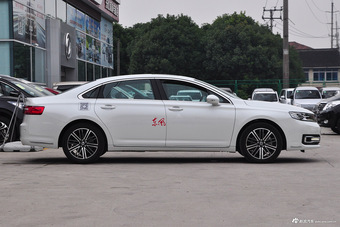 2016款东风A9 1.8T自动尊贵型 珠光白