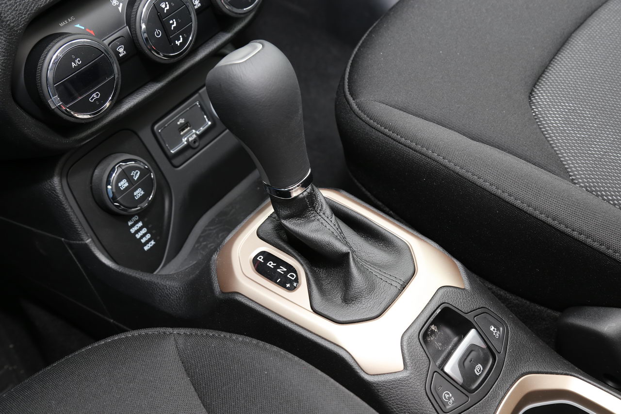 2017款自由侠2.0L自动四驱越能敞篷版