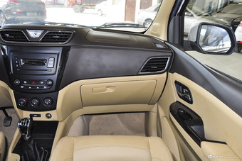 2015款五菱宏光S1 1.5L手动舒适型 白