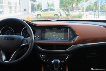 2018款众泰T300 1.5L自动尊贵型