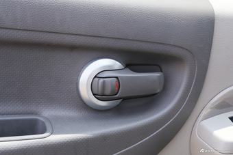 2016款NV200 1.6L自动豪华型