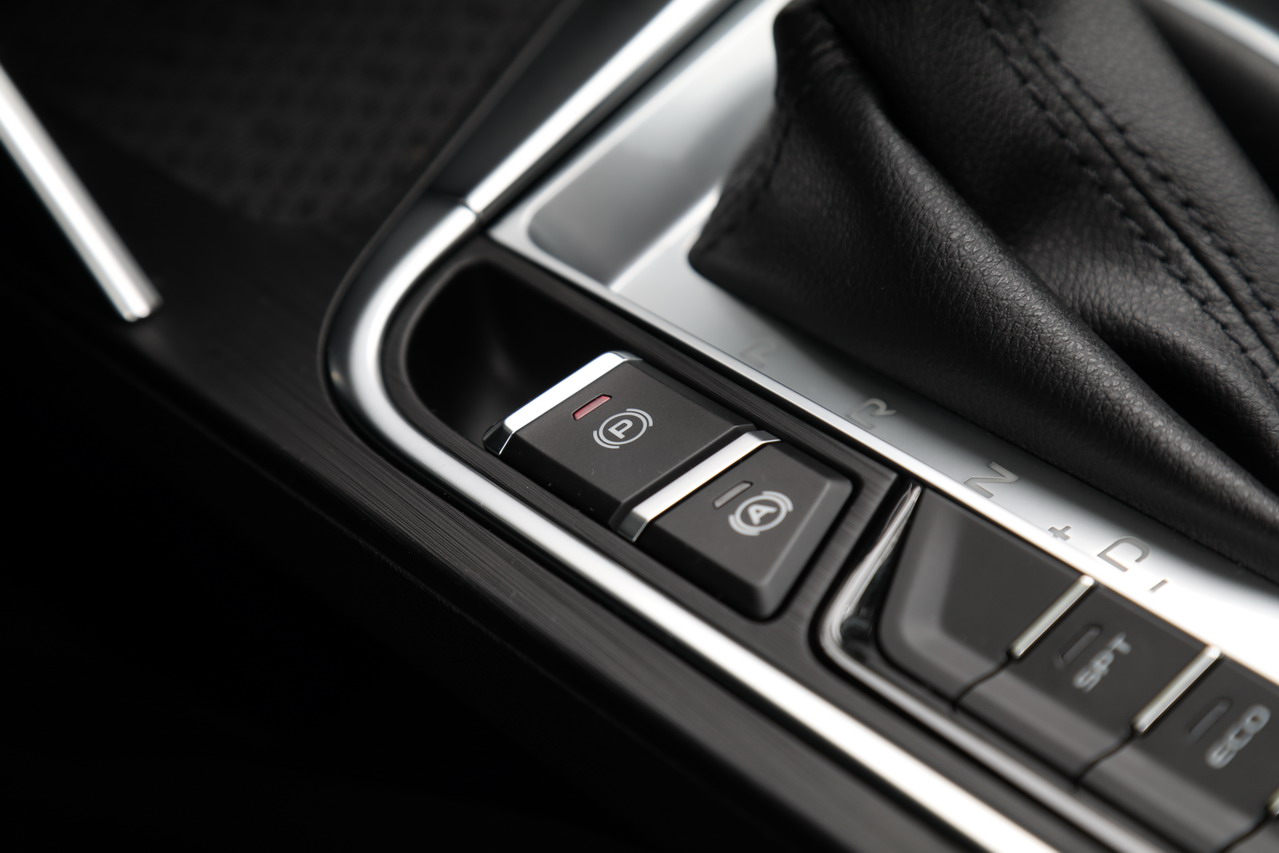 2018款吉利缤瑞1.0T自动缤耀版200T 