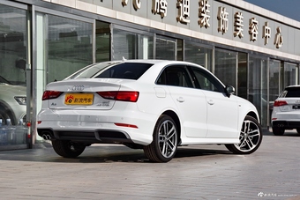 2018款奥迪A3 30周年型2.0T自动Limousine 40 TFSI运动型