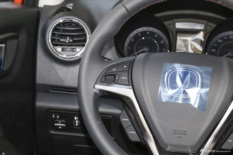 2016款长安CS15 1.5L自动豪华版