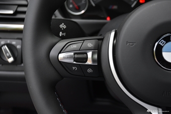 2017款宝马M4手动双门轿跑车