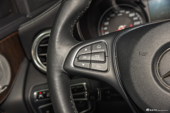 2016款奔驰GLC300 2.0T自动4MATIC动感型 宝石蓝