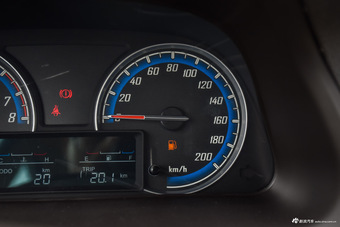 2016款宝骏730 1.5L手动超值版 7座