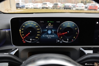 2019款奔驰A级 1.3T自动200 L运动轿车先行特别版