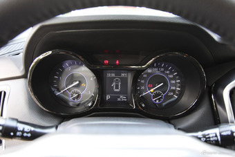 2017款驭胜S350 2.0T自动两驱柴油超豪华版7座 