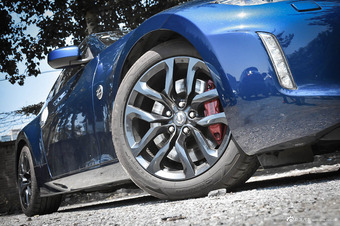 [实拍]极具侵略性 十足的战神之子 日产370Z