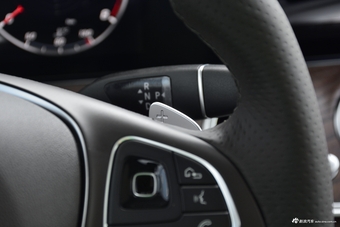 2018款奔驰E级改款2.0T自动 300L 时尚型