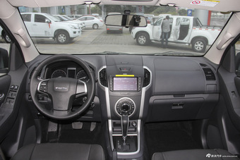 2015款五十铃D-MAX 2.5T自动四驱超豪华款图片