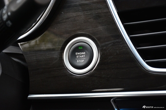 2017款宝骏560 1.5T DCT旗舰型