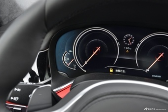 2018款宝马7系740Li 3.0T自动尊享型M运动套装xDrive黑焰版