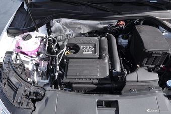 2018款奥迪Q3 30周年年型 30 TFSI风尚型