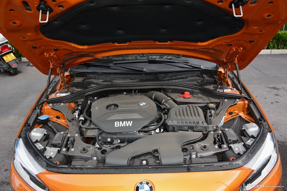 2018款宝马1系118i自动运动型