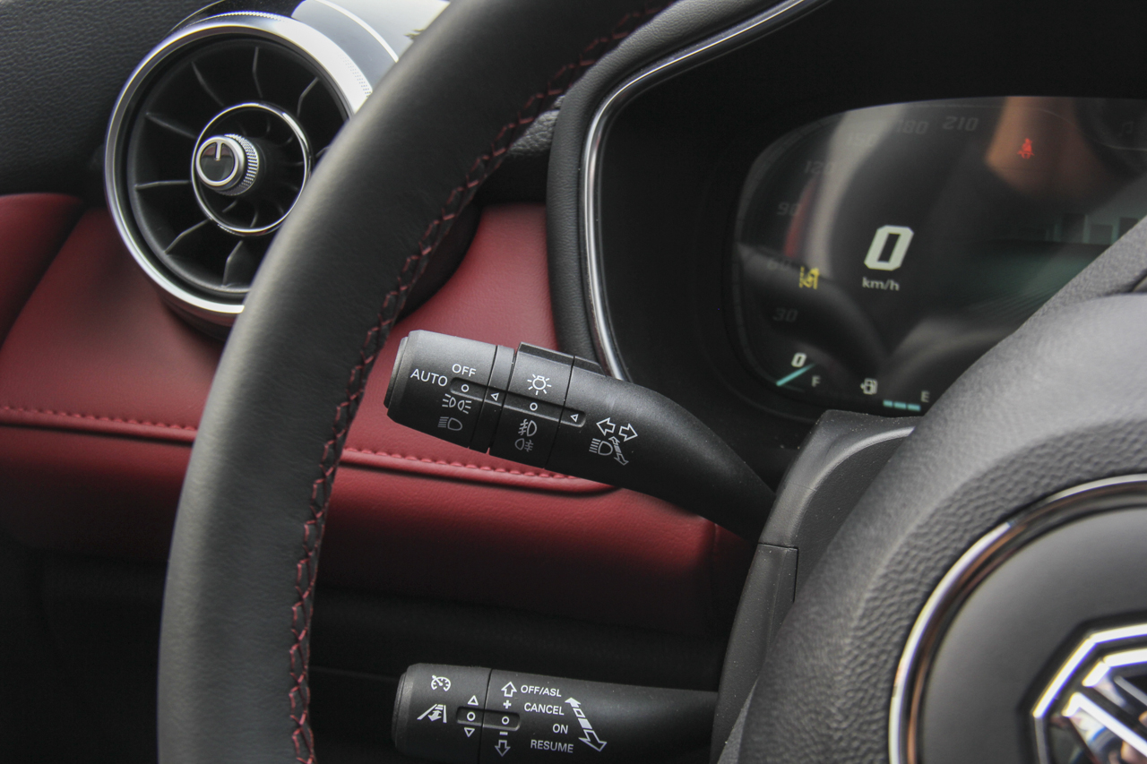 2018款名爵HS 2.0T自动四驱30T Trophy荷尔蒙超燃版