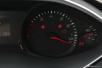 2018款标致308 1.6L手动时尚版