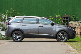 2017款标致5008 1.6T自动350THP精英版5座