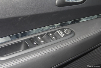 2016款标致3008 1.6THP自动经典版