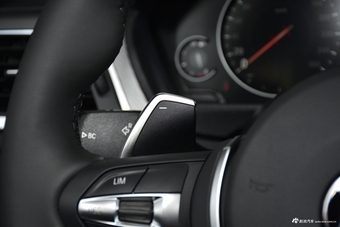 2019款宝马3系2.0T自动运动曜夜版320i M