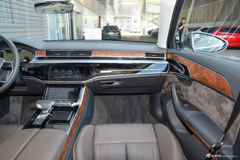 2018款奥迪A8L 3.0T自动55 TFSI quattro豪华型