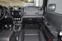 2016款北京BJ40 2.0T手动两驱尊贵版