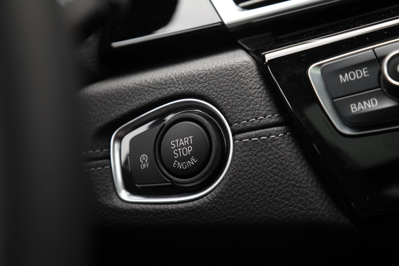 2018款宝马2系旅行车220i 2.0T自动豪华套装